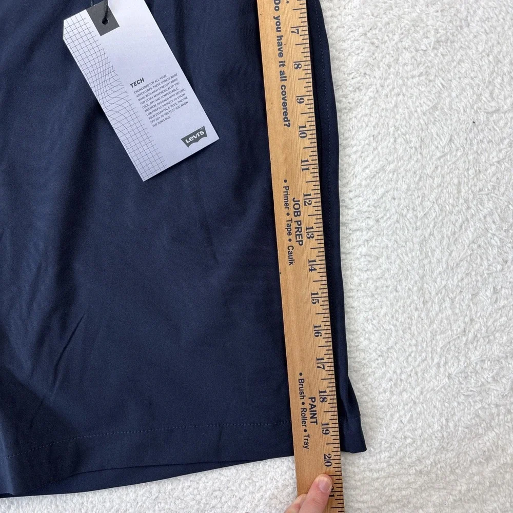NEW LEVIS 'XX Chino Tech Shorts' Mens 44 Navy Blue Stretch Lightweight 7.5